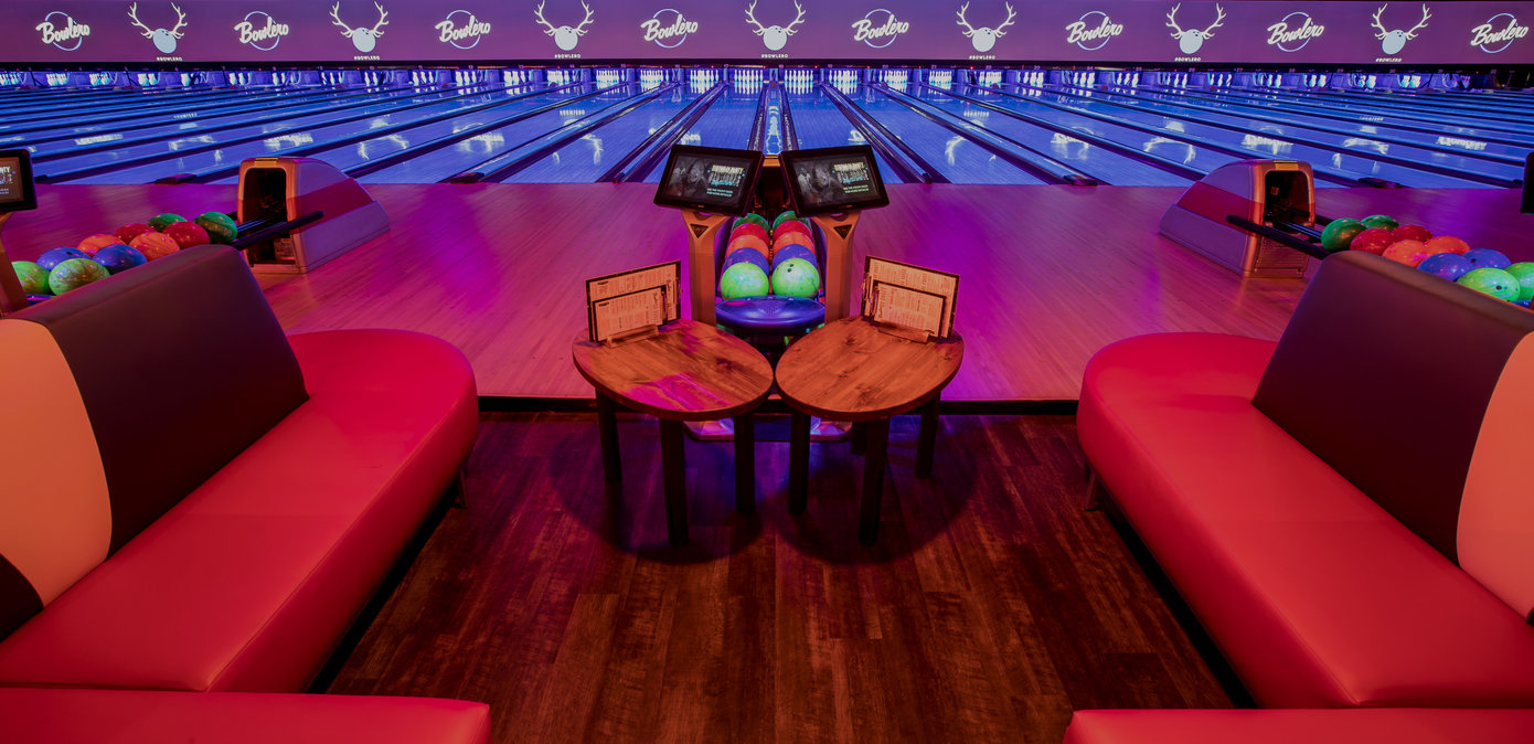 Bowling Alley & Lounge Area in Los Angeles Bowlero