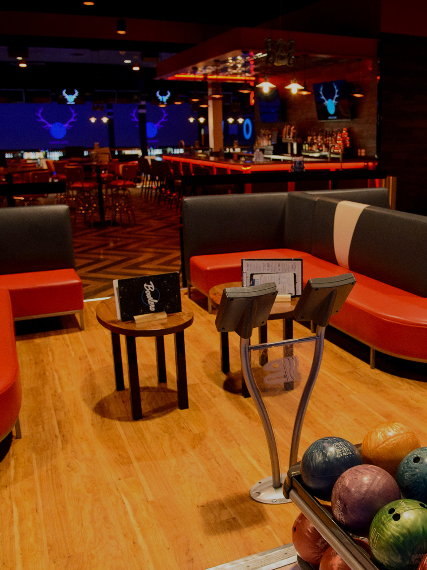 Bowling Alley & Lounge Area in Lakeville Bowlero